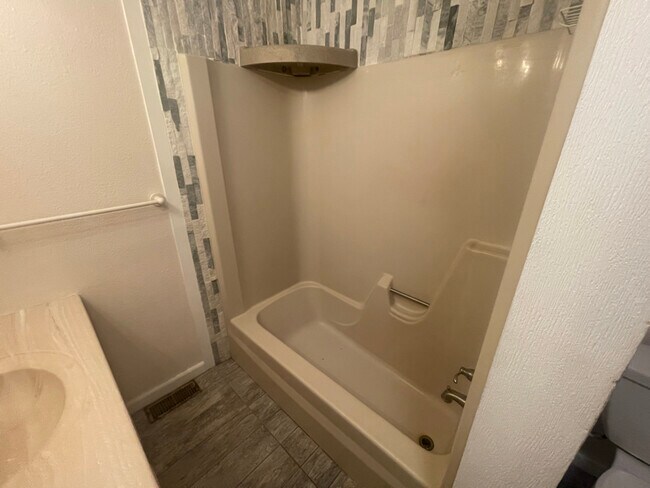 Building Photo - 509 Park Ave