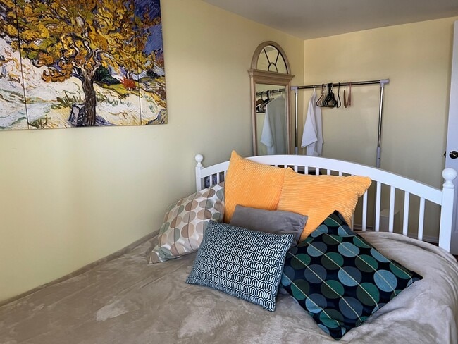 Bedroom 2 - Queen size bed, small table and chair - 1627 15th Ave