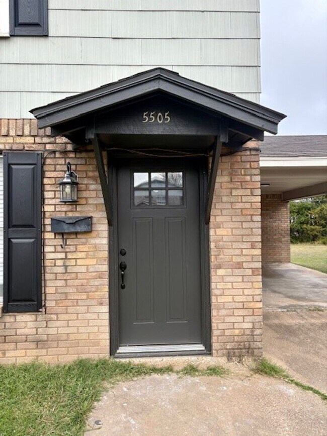 Building Photo - 5505-5507 Tennyson