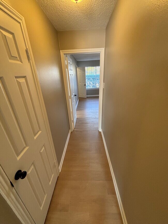 Building Photo - 4316 Aberdeen Dr
