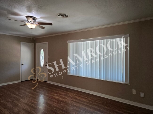 Building Photo - 409 Sharron Dr