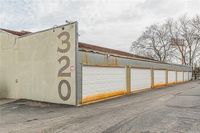 Building Photo - 320 Peters St SW