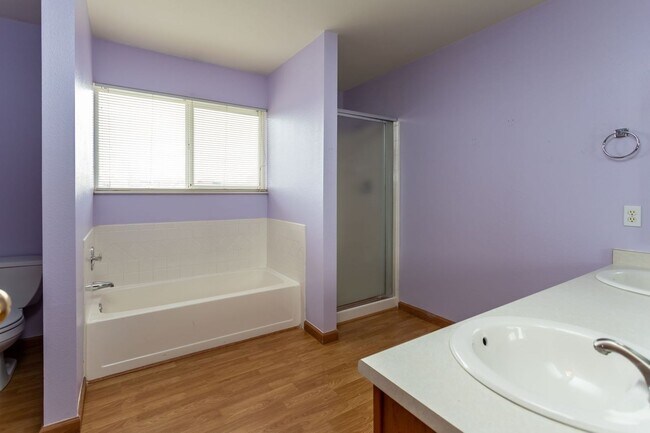 Building Photo - 1130 Pond Side Dr