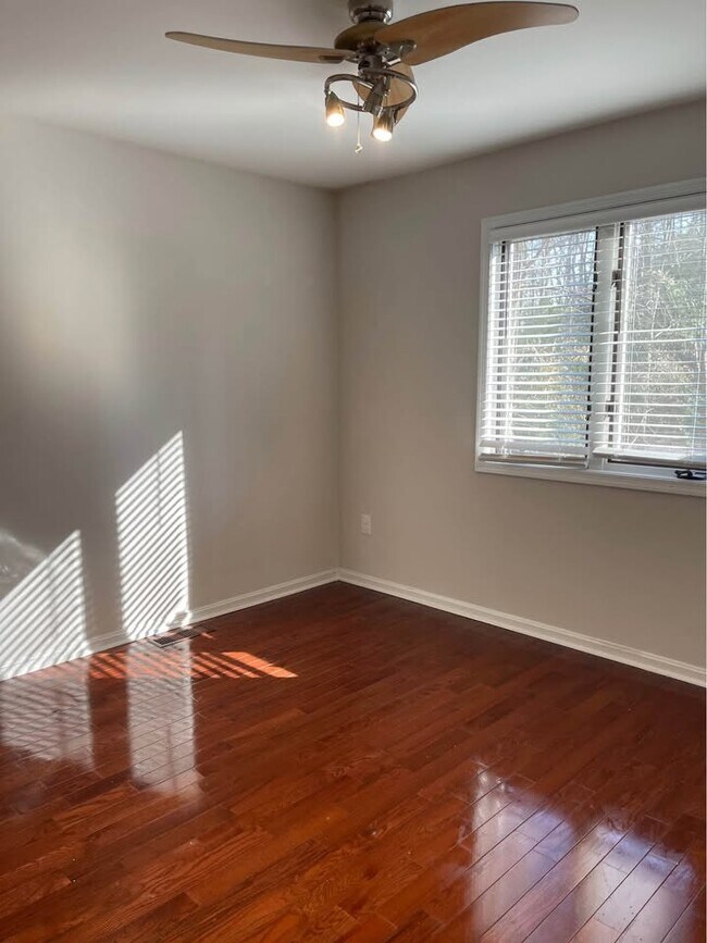 Building Photo - 3120 Creedon Dr