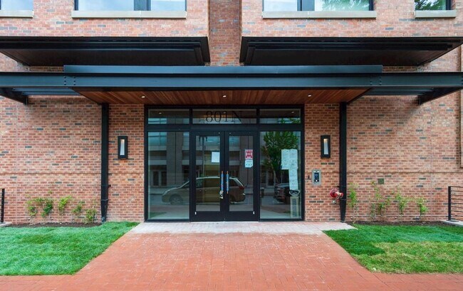 Building Photo - One Bedroom Condo in the Heart of the City + Rooftop Deck **Half Month Free on 12 Month Lease**