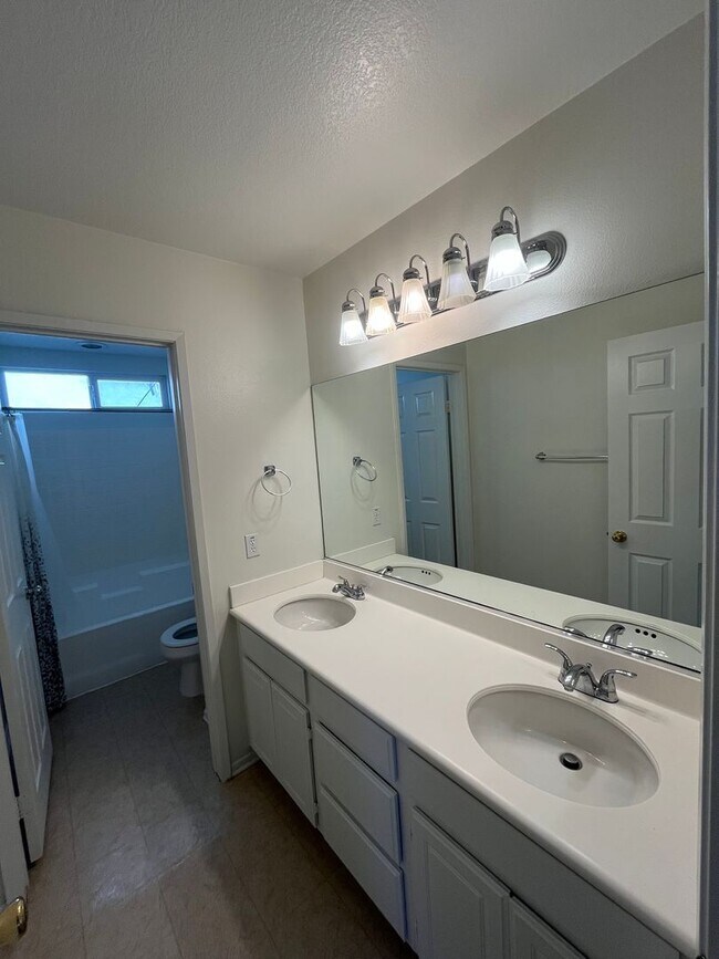 Building Photo - 11155 Picard Pl