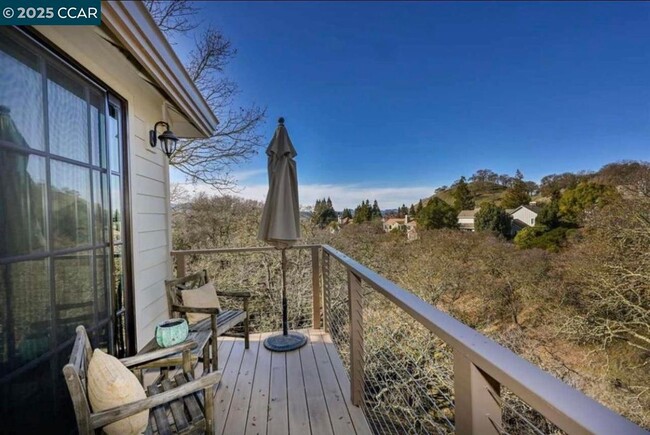 Building Photo - 3075 Stonegate Dr
