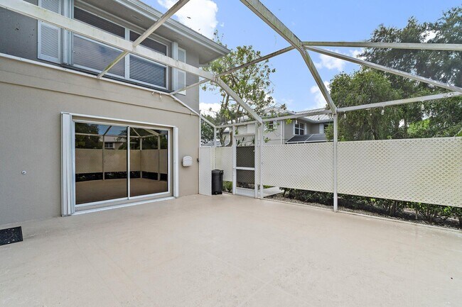Building Photo - 2406 SW Danbury Ln