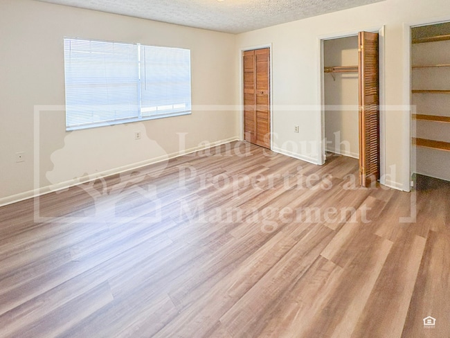 Building Photo - 715 W Daughtery Rd