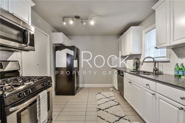 Building Photo - Beautifully Remodeled 4-Bedroom Home near ...