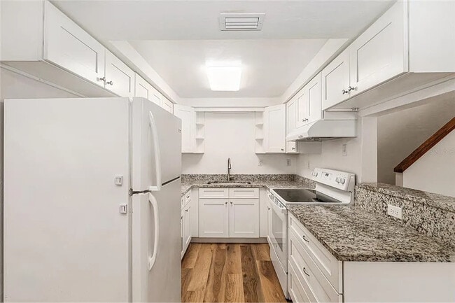 Building Photo - 4724 SW 67th Terrace