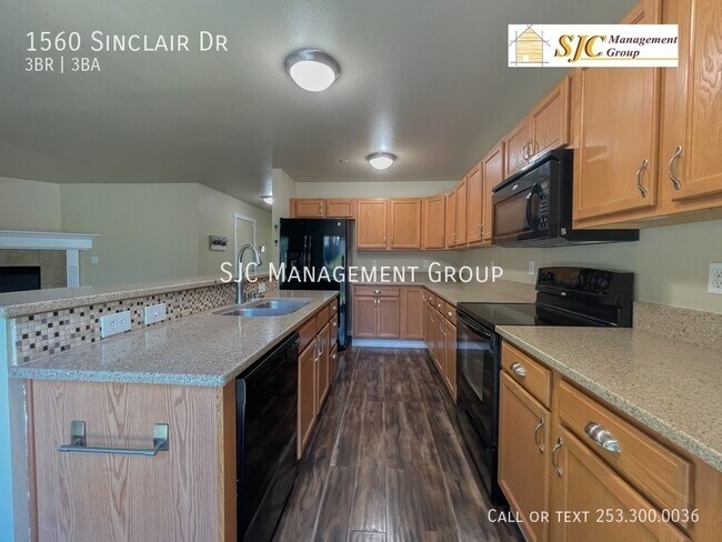 Building Photo - 1560 Sinclair Dr