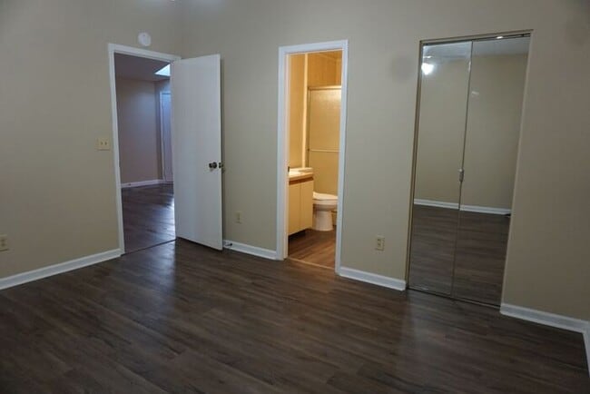 Building Photo - 3/2 Single Story Duplex with Garage