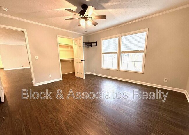 Building Photo - 285 Lennie Smith Rd