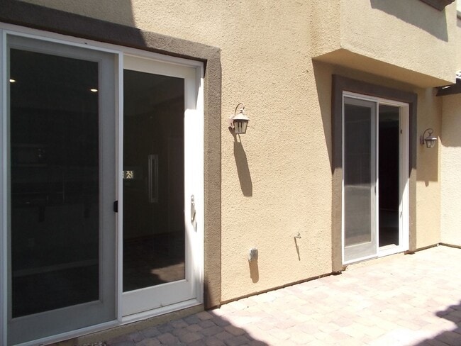 Building Photo - Stylish Summerlin Townhome with Private Co...