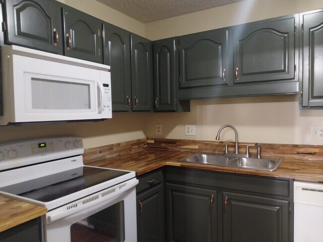 Building Photo - 120 Arcadia Ln