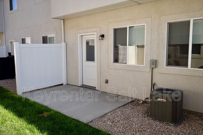 Building Photo - 2273 W 2710 S