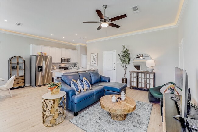 Building Photo - 416 Sonata St