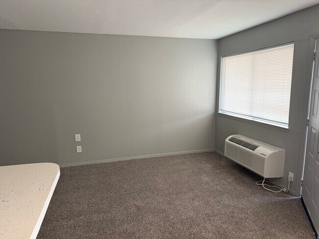 Building Photo - Pine Street Terrace