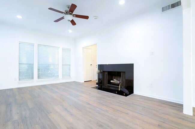 Building Photo - 11711 Memorial Dr