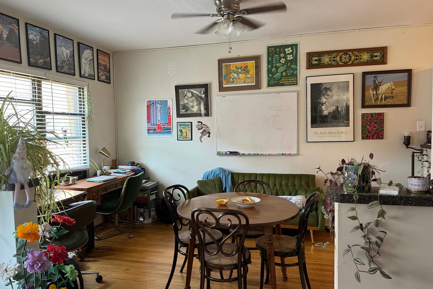 Building Photo - 727 W Roscoe St