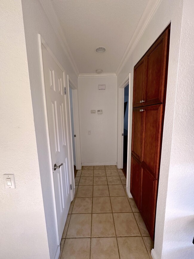 Building Photo - 78650 Ave 42