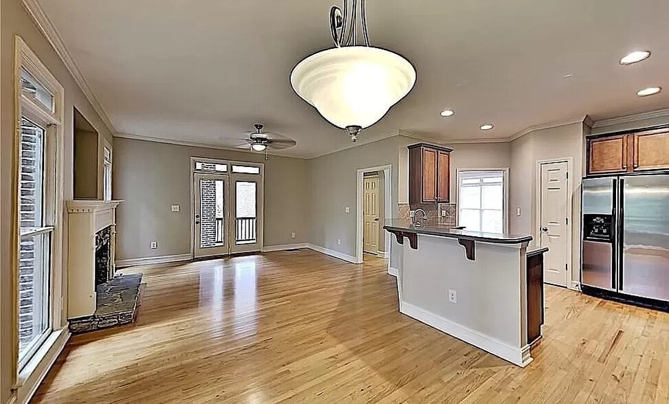 Building Photo - 7257 Village Crk