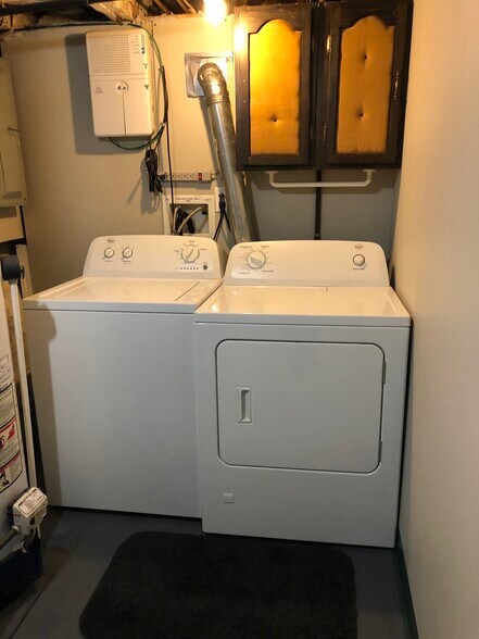 Building Photo - 2325 Sierra St