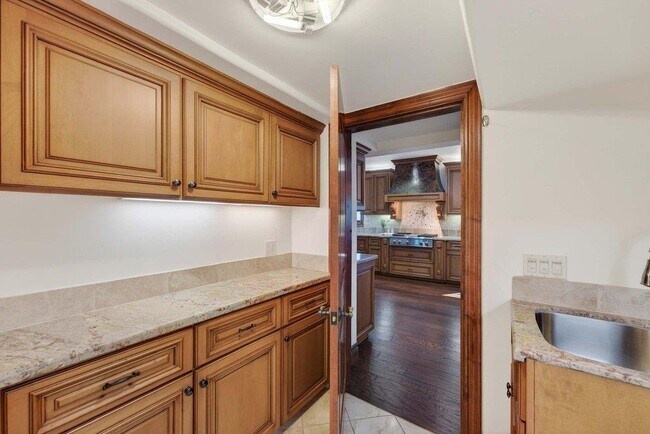 Building Photo - 41 S Circle Dr