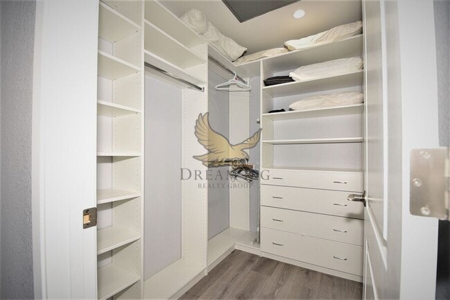 Building Photo - 5415 W Harmon Ave