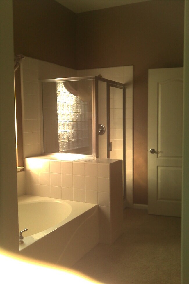 Building Photo - 6503 Kingbird Ct