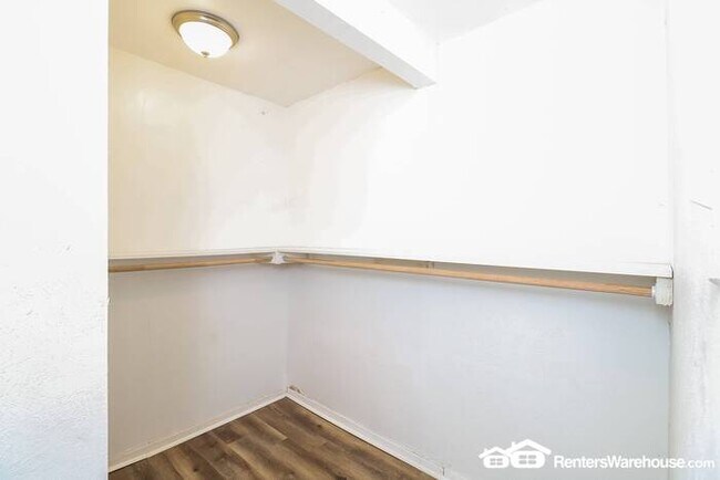 Building Photo - Newly renovated spacious 4 bed/2 bath, wit...