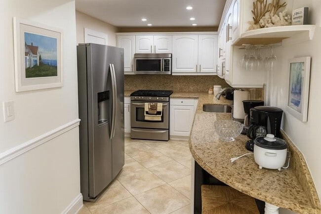 Building Photo - 801 S Ocean Dr