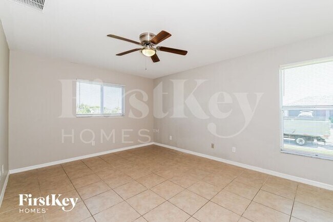 Building Photo - 200 SW 14th Ave