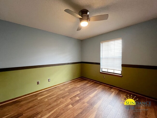 Building Photo - Custom home at the end of a large cul-de-sac in South Crestview!