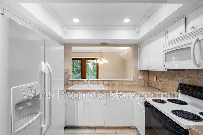 Building Photo - 7825 Renaissance Ct