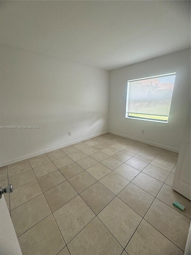 Building Photo - 2705 W 64th Pl