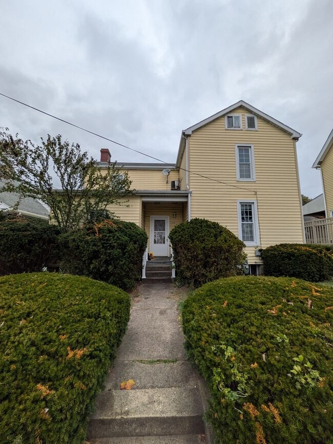 Primary Photo - 725 Chartiers St