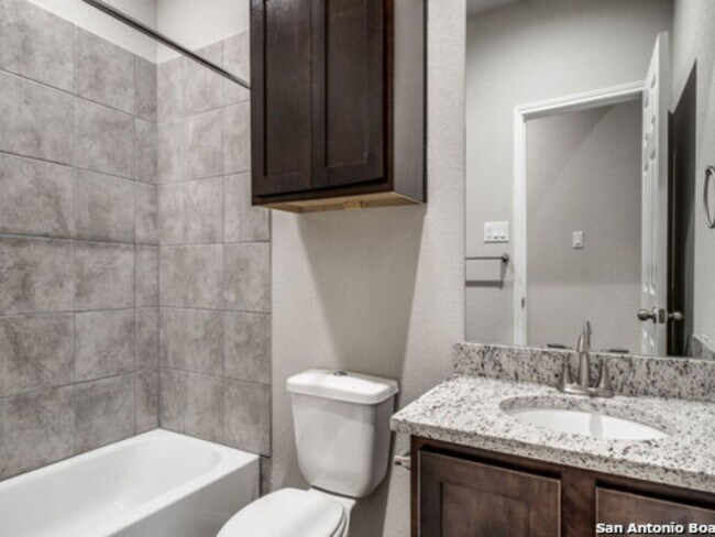 Building Photo - 9931 Westover Bluff