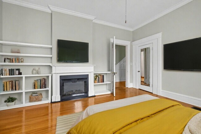 Building Photo - Timeless Ghent Home features charm and elegance in Historic Stockley Gardens