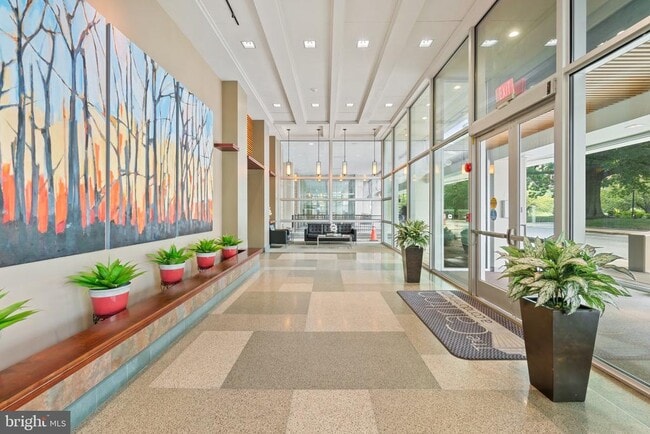 Building Photo - 4600 S Four Mile Run Dr