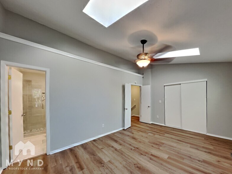 Building Photo - 404 Wedgewood Way