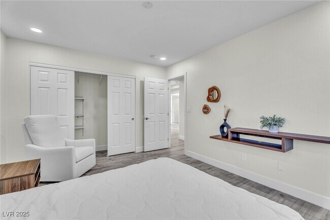 Building Photo - 9885 Shadycrest Ct