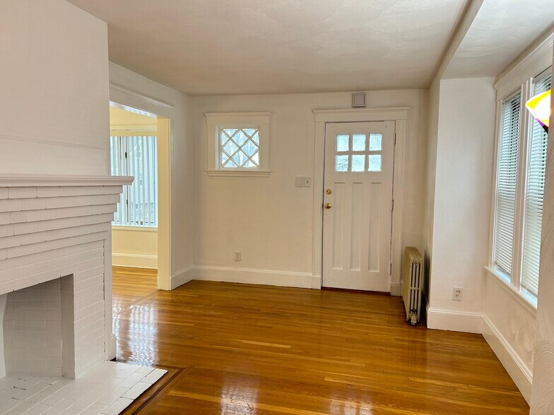 Building Photo - 80 Montclair Ave