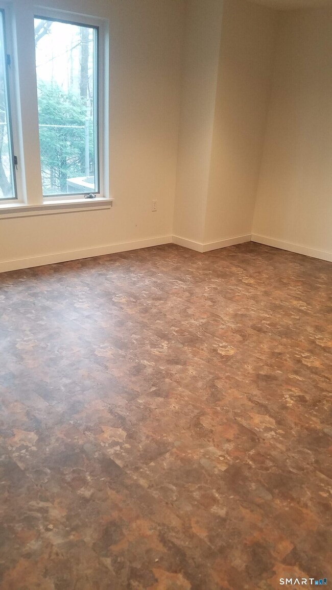 Building Photo - 6 Timberline Dr