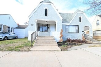 Building Photo - FF 1117 N Young
