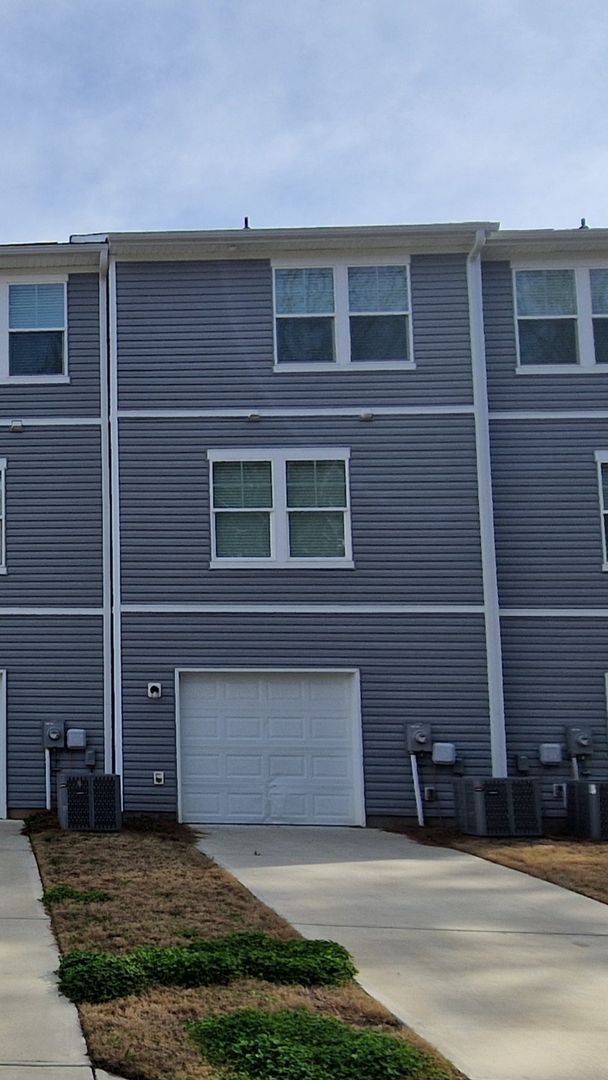 Building Photo - Brand New Townhome | 3 BR/3.5BA | 1-Car Garage | Near Downtown Mooresville