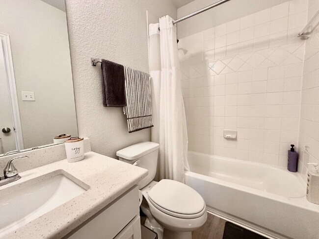 Building Photo - Charming 4-Bedroom Retreat with Granite Accents & Hardwood Elegance in Alvin!