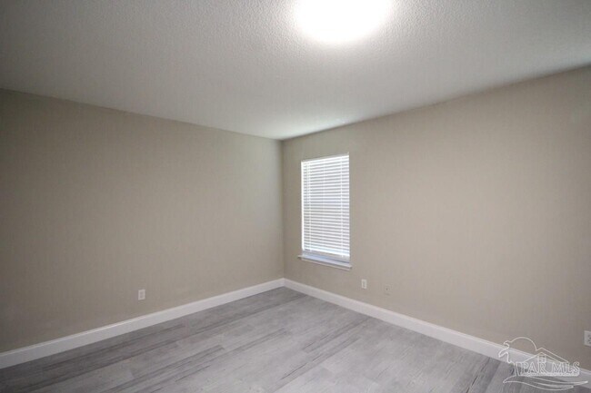 Building Photo - 2437 Gulf Breeze Ave