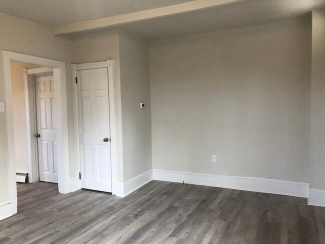 Building Photo - 705 Beech St